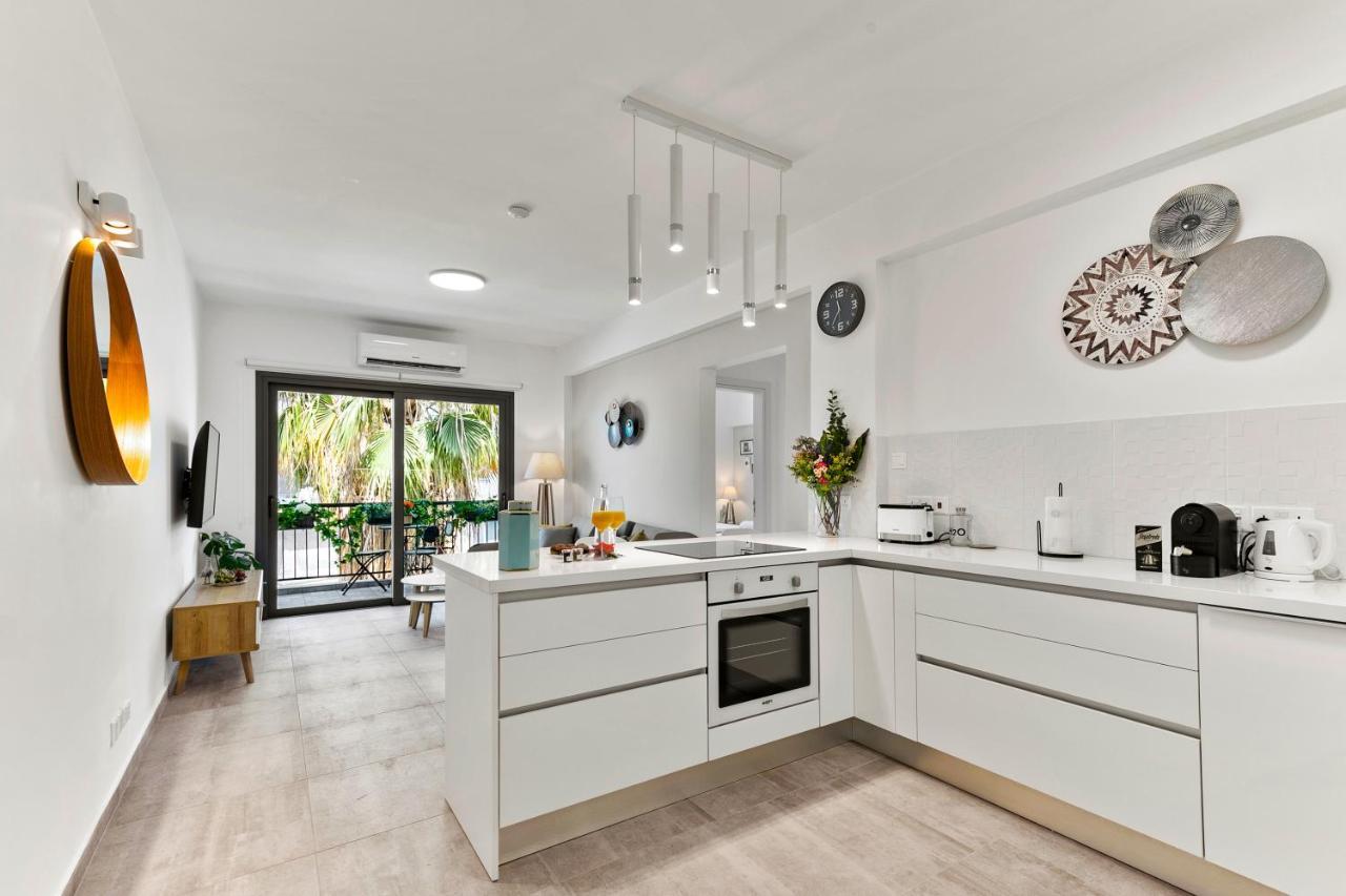 Dreamy 2 Bed Apartment By The Sea Paphos Extérieur photo