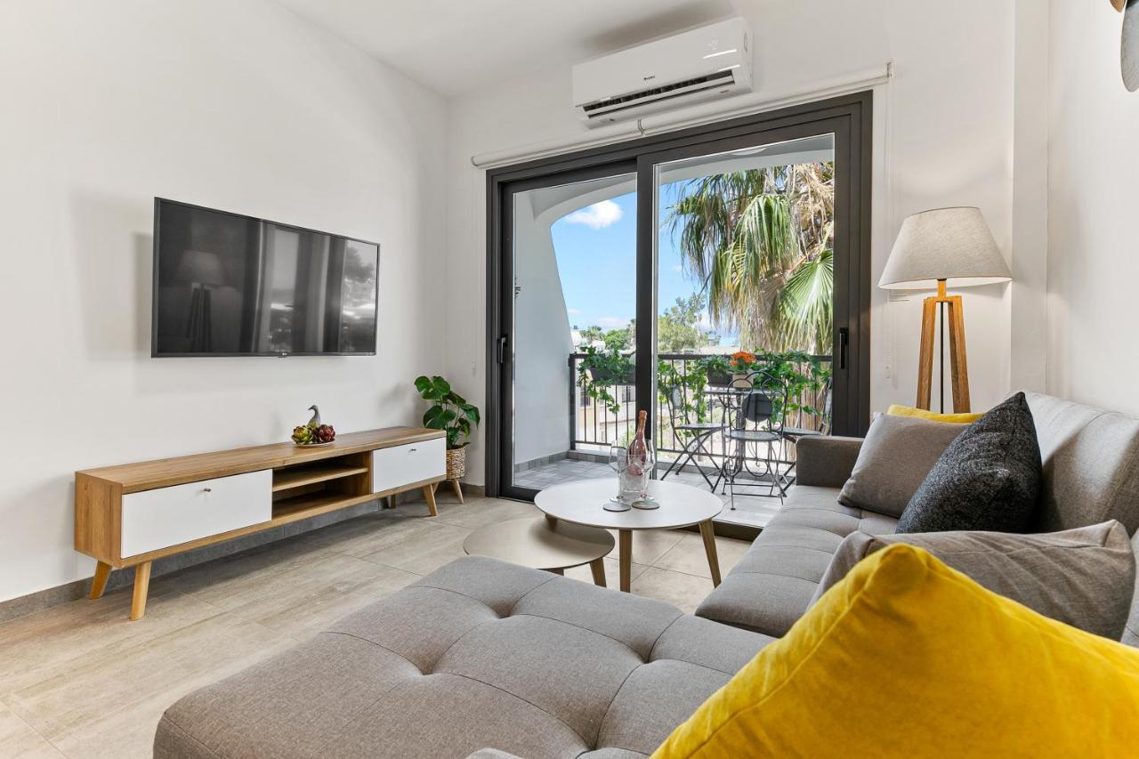 Dreamy 2 Bed Apartment By The Sea Paphos Extérieur photo
