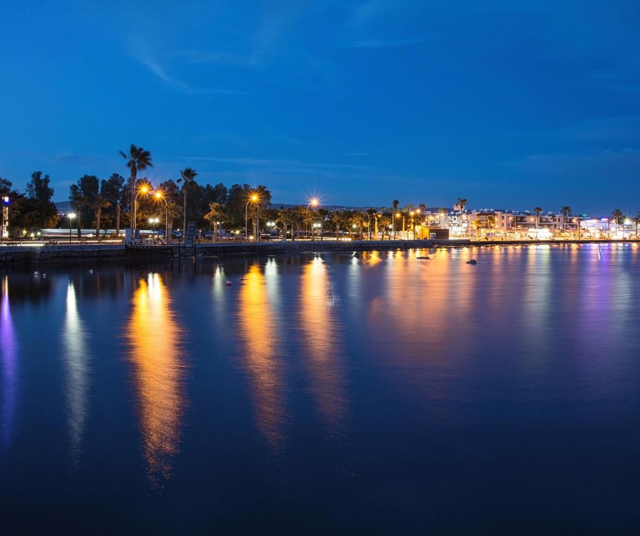 Dreamy 2 Bed Apartment By The Sea Paphos Extérieur photo