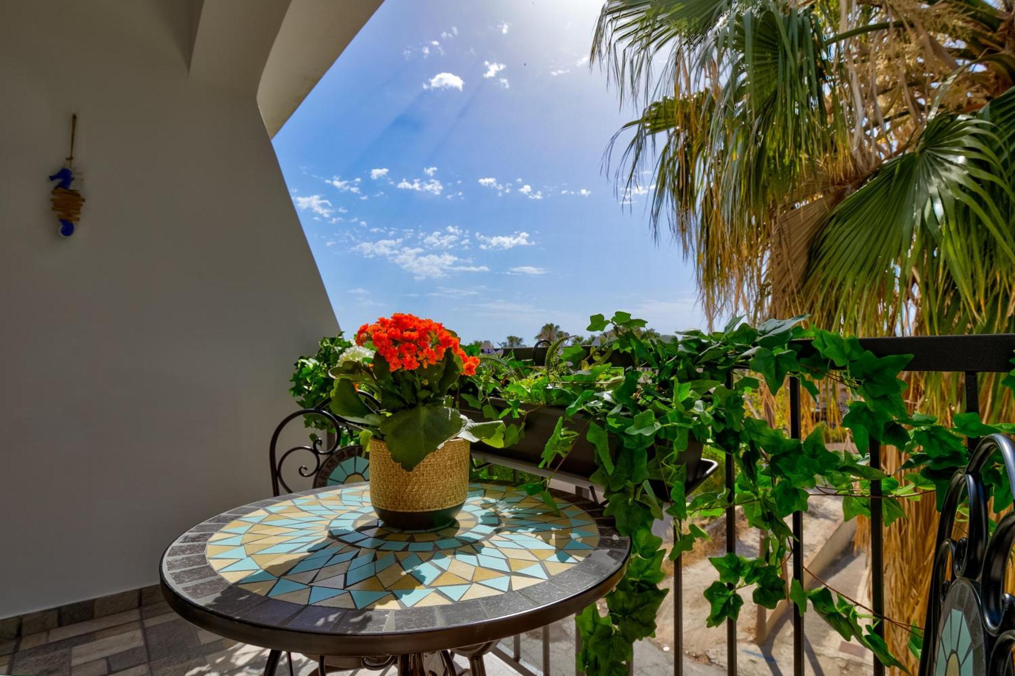 Dreamy 2 Bed Apartment By The Sea Paphos Extérieur photo